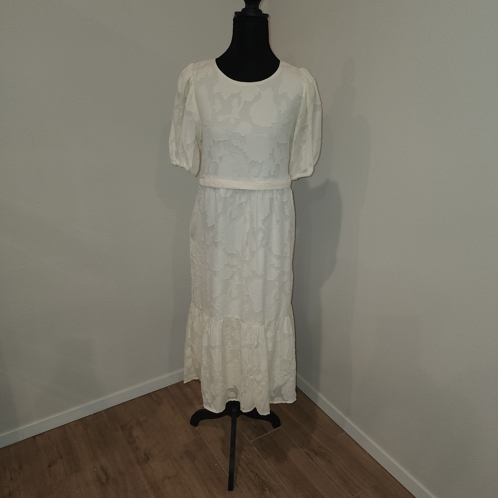 Elegant White Floral Dress